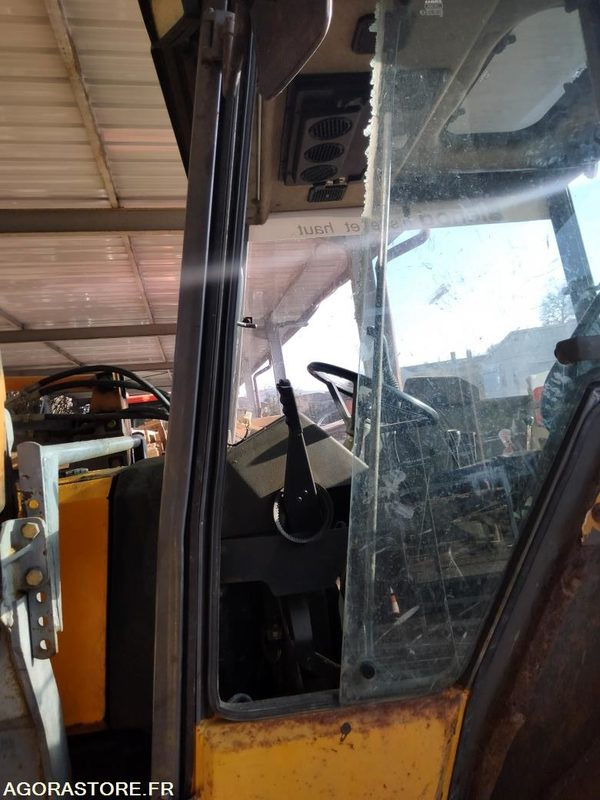 TRACTEUR CHARGEUR RENAULT 754 - 70 CV - Tracteur agricole: photos 3 TRACTEUR CHARGEUR RENAULT 754 - 70 CV - Tracteur agricole: photos 3