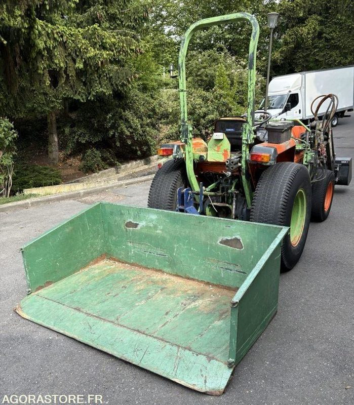 Tracteur Kubota L3300 - lot 149 - Tracteur agricole: photos 4 Tracteur Kubota L3300 - lot 149 - Tracteur agricole: photos 4