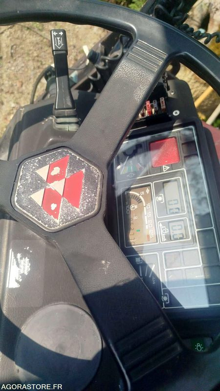 Tracteur Massey Ferguson 374V - 5277Heures - Tracteur agricole: photos 5 Tracteur Massey Ferguson 374V - 5277Heures - Tracteur agricole: photos 5