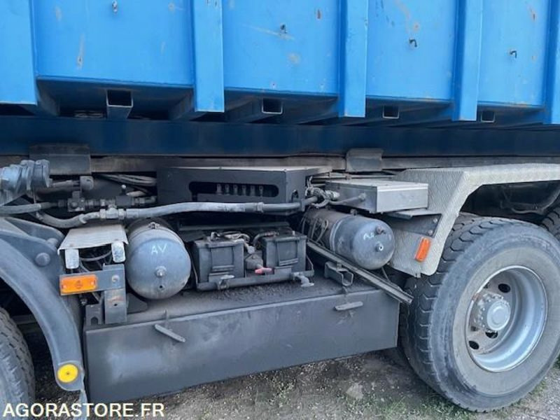CAMION 8X4 RENAULT KERAX 2002 395000 KM - Tracteur routier: photos 5 CAMION 8X4 RENAULT KERAX 2002 395000 KM - Tracteur routier: photos 5