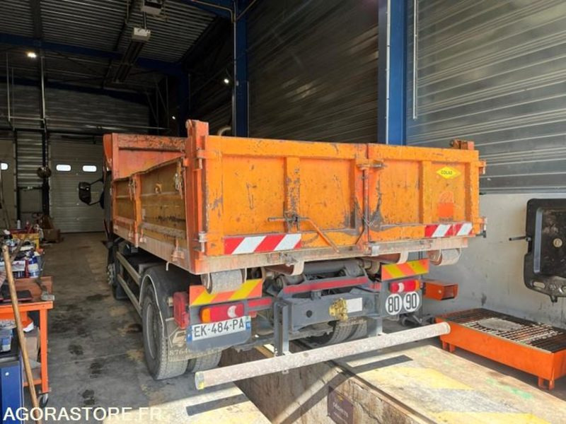 RENAULT 4x2 Bras ampliroll 10t (guima type S10) - 2017 / 160000 KM (P2003061) - Tracteur routier: photos 3 RENAULT 4x2 Bras ampliroll 10t (guima type S10) - 2017 / 160000 KM (P2003061) - Tracteur routier: photos 3