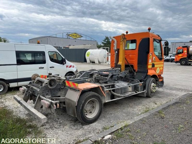 RENAULT 4x2 Bras ampliroll 10t (guima type S10) - 2017 / 160000 KM (P2003061) - Tracteur routier: photos 4 RENAULT 4x2 Bras ampliroll 10t (guima type S10) - 2017 / 160000 KM (P2003061) - Tracteur routier: photos 4