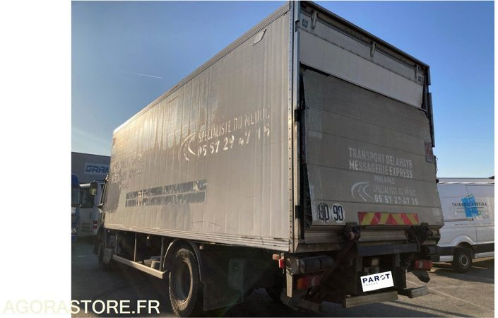 RENAULT PREMIUM - 2006 - 412 474 km - Tracteur routier: photos 4 RENAULT PREMIUM - 2006 - 412 474 km - Tracteur routier: photos 4