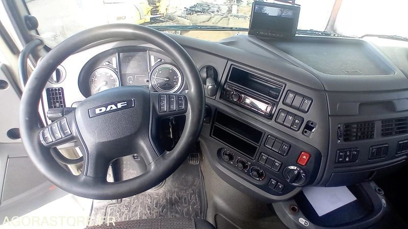 TRACTEUR DAF XF 460 - 2016 - 652 781km - pneus neufs - Tracteur routier: photos 4 TRACTEUR DAF XF 460 - 2016 - 652 781km - pneus neufs - Tracteur routier: photos 4