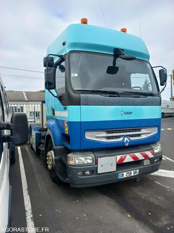 TRACTEUR RENAULT TRUCKS AVEC POMPE DK258VR (vente uniquement export) - Tracteur routier: photos 1 TRACTEUR RENAULT TRUCKS AVEC POMPE DK258VR (vente uniquement export) - Tracteur routier: photos 1