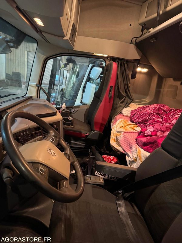 VOLVO FH 500 - 616540km - 2015 - Tracteur routier: photos 2 VOLVO FH 500 - 616540km - 2015 - Tracteur routier: photos 2