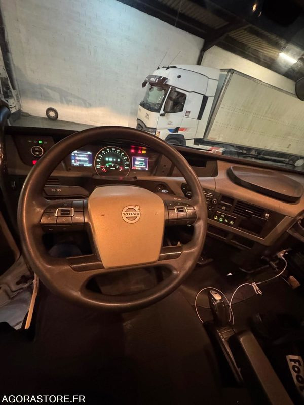 VOLVO FH 500 - 616540km - 2015 - Tracteur routier: photos 3 VOLVO FH 500 - 616540km - 2015 - Tracteur routier: photos 3