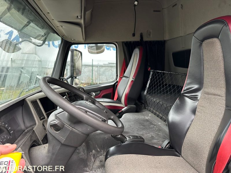 VOLVO FMII 450 EURO 6 - 2015 - 445 000 KMS - Tracteur routier: photos 3 VOLVO FMII 450 EURO 6 - 2015 - 445 000 KMS - Tracteur routier: photos 3