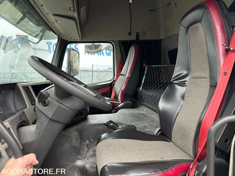 VOLVO FMII 450 EURO 6 - 2015 - 445 000 KMS - Tracteur routier: photos 2 VOLVO FMII 450 EURO 6 - 2015 - 445 000 KMS - Tracteur routier: photos 2