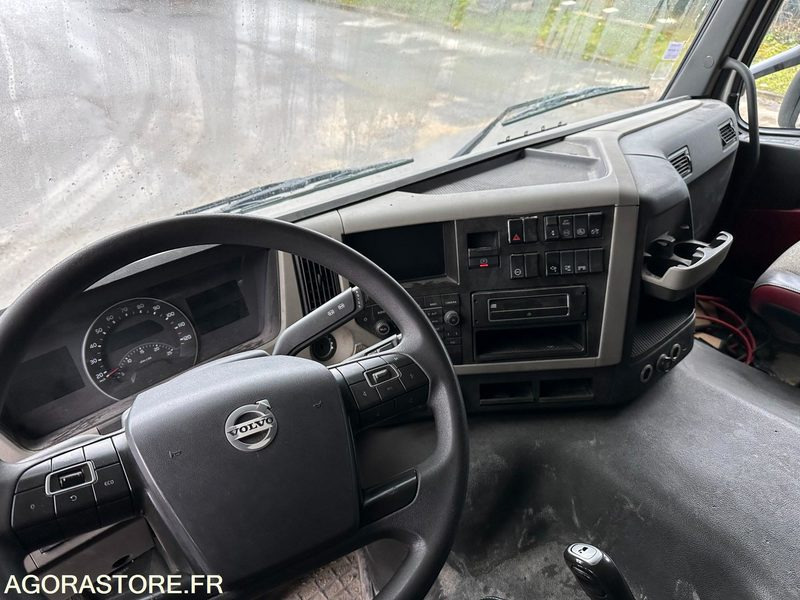 VOLVO FMII 450 EURO 6 - 2015 - 445 000 KMS - Tracteur routier: photos 4 VOLVO FMII 450 EURO 6 - 2015 - 445 000 KMS - Tracteur routier: photos 4