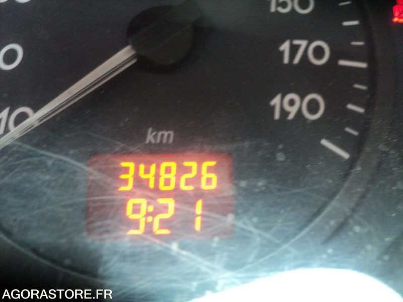 VTU RENAULT MASTER 90 DCI n° 584 AEH 35 - Fourgonnette: photos 2 VTU RENAULT MASTER 90 DCI n° 584 AEH 35 - Fourgonnette: photos 2