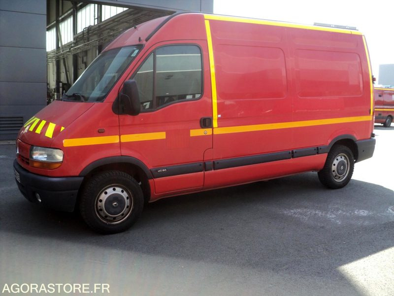 VTU RENAULT MASTER 90 DCI n° 584 AEH 35 - Fourgonnette: photos 4 VTU RENAULT MASTER 90 DCI n° 584 AEH 35 - Fourgonnette: photos 4