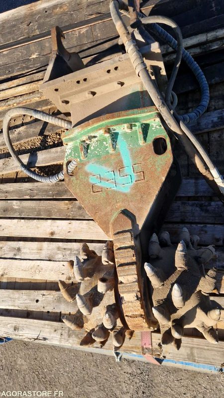 Fraise pour pelle 20t - Véhicule de voirie/ Spécial: photos 1 Fraise pour pelle 20t - Véhicule de voirie/ Spécial: photos 1