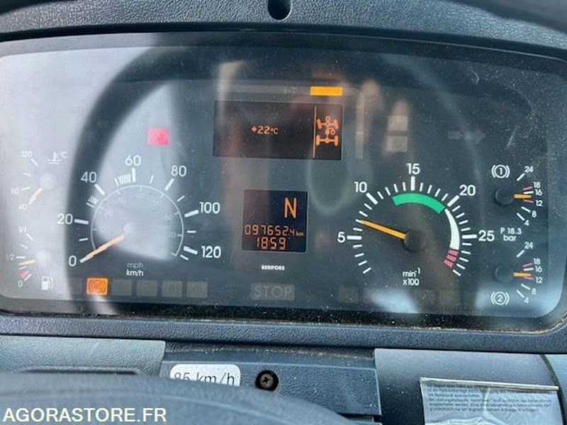 MERCEDES UNIMOG U300C VERSION COMMUNALE 2000 97652 KM - Véhicule de voirie/ Spécial: photos 3 MERCEDES UNIMOG U300C VERSION COMMUNALE 2000 97652 KM - Véhicule de voirie/ Spécial: photos 3