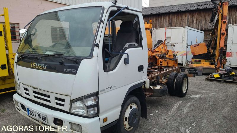 ISUZU - 2008 - Véhicule utilitaire: photos 1 ISUZU - 2008 - Véhicule utilitaire: photos 1