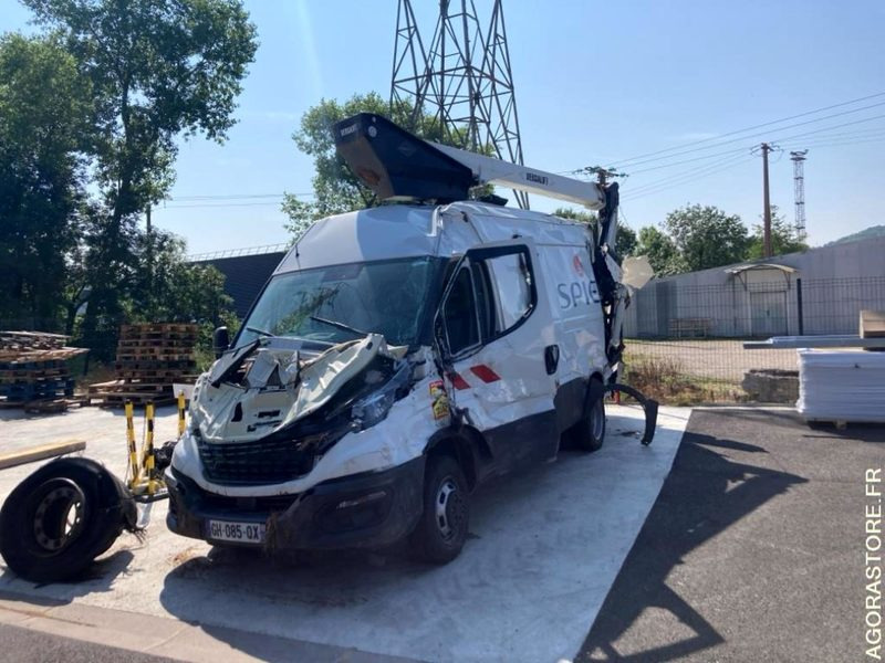 IVECO DAILY 50C18 NACELLE VERSALIFT - Véhicule utilitaire: photos 2 IVECO DAILY 50C18 NACELLE VERSALIFT - Véhicule utilitaire: photos 2