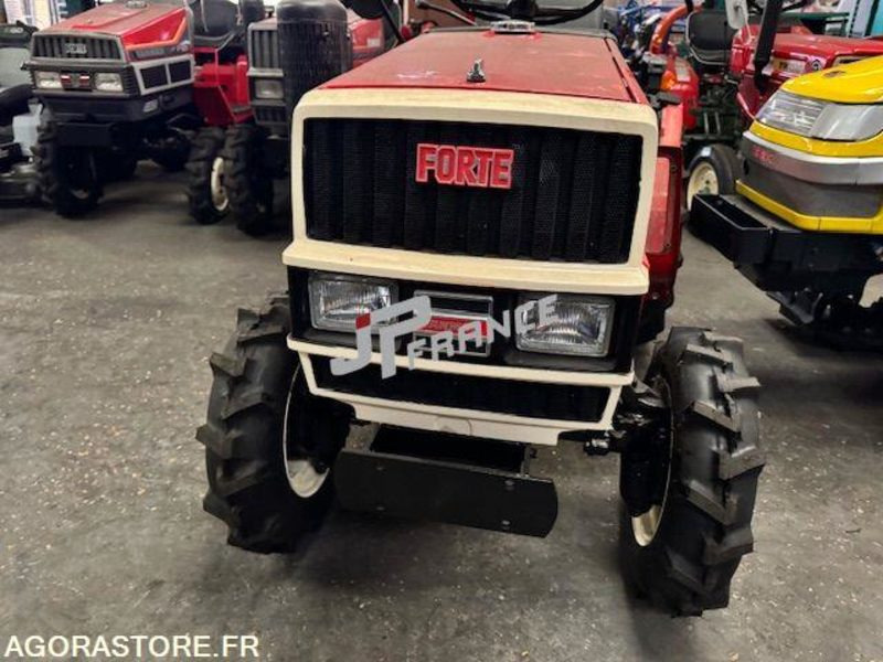 YANMAR 3 CYLINDRES, 831cm3 DIESEL 4 RM OCCASION EN TRES BON ETAT - Tracteur agricole: photos 3 YANMAR 3 CYLINDRES, 831cm3 DIESEL 4 RM OCCASION EN TRES BON ETAT - Tracteur agricole: photos 3