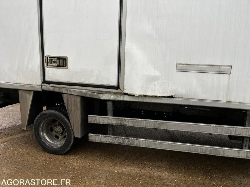 Iveco 35c13 frigorifique 185000km 2013 - Véhicule utilitaire frigorifique: photos 5 Iveco 35c13 frigorifique 185000km 2013 - Véhicule utilitaire frigorifique: photos 5