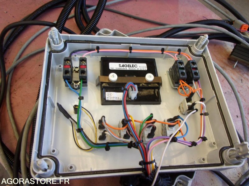 Lot de 2 télécommandes état neuf - Matériel de chantier: photos 4 Lot de 2 télécommandes état neuf - Matériel de chantier: photos 4