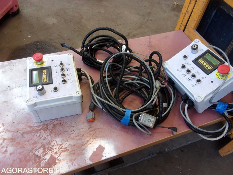 Lot de 2 télécommandes état neuf - Matériel de chantier: photos 2 Lot de 2 télécommandes état neuf - Matériel de chantier: photos 2