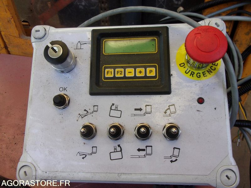 Lot de 2 télécommandes état neuf - Matériel de chantier: photos 1 Lot de 2 télécommandes état neuf - Matériel de chantier: photos 1
