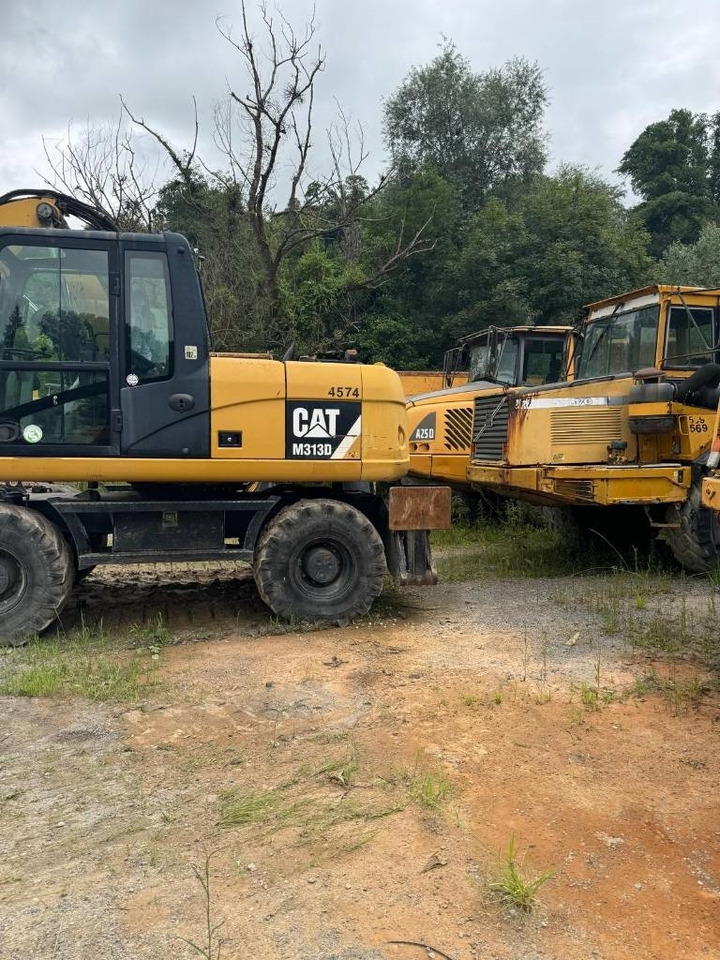 CAT 313 D - Pelle sur pneus: photos 3 CAT 313 D - Pelle sur pneus: photos 3