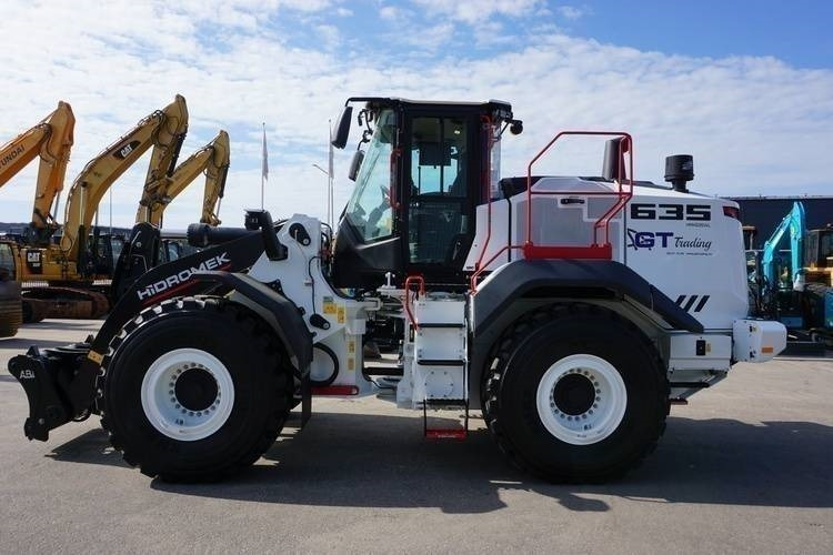 Hidromek HMK 635 WL-5 - Chargeuse sur pneus: photos 2 Hidromek HMK 635 WL-5 - Chargeuse sur pneus: photos 2