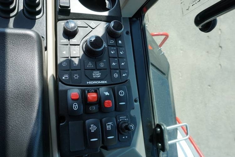 Chargeuse sur pneus Hidromek HMK 635WL-5 *Uthyres*: photos 12