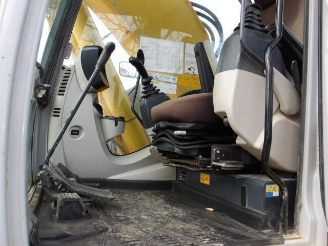 Crédit-bail  New Holland E235 New Holland E235: photos 6