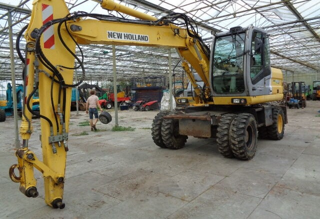 New Holland MH 4.6 - Pelle sur pneus: photos 2 New Holland MH 4.6 - Pelle sur pneus: photos 2