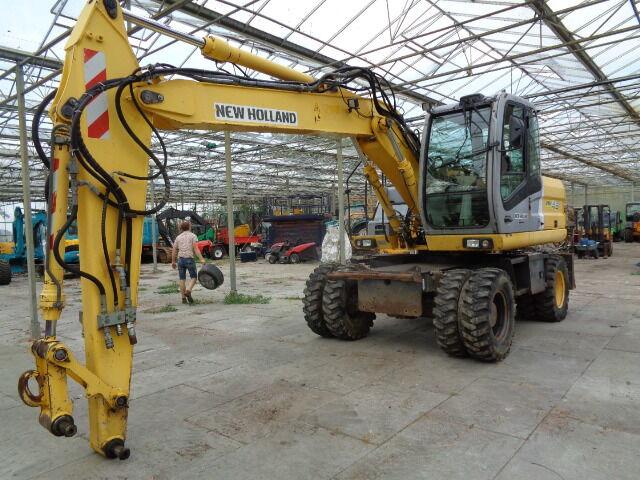 New Holland MH 4.6 - Pelle sur pneus: photos 2 New Holland MH 4.6 - Pelle sur pneus: photos 2