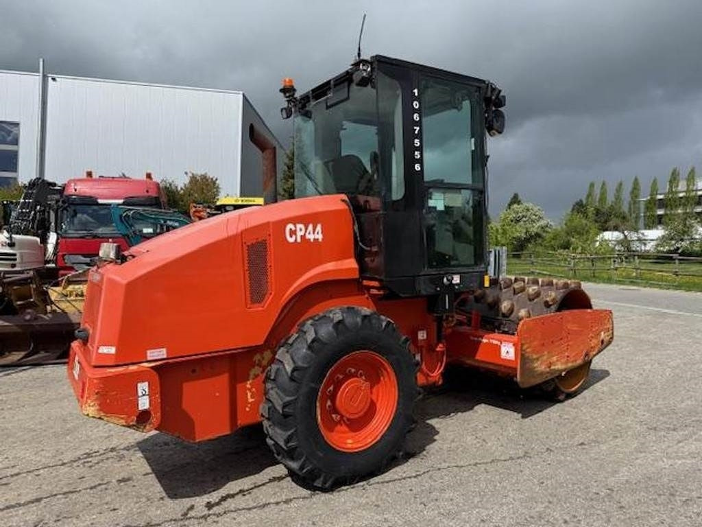 CAT CP44 - Compacteur à pieds de mouton/ Monocylindre: photos 3 CAT CP44 - Compacteur à pieds de mouton/ Monocylindre: photos 3