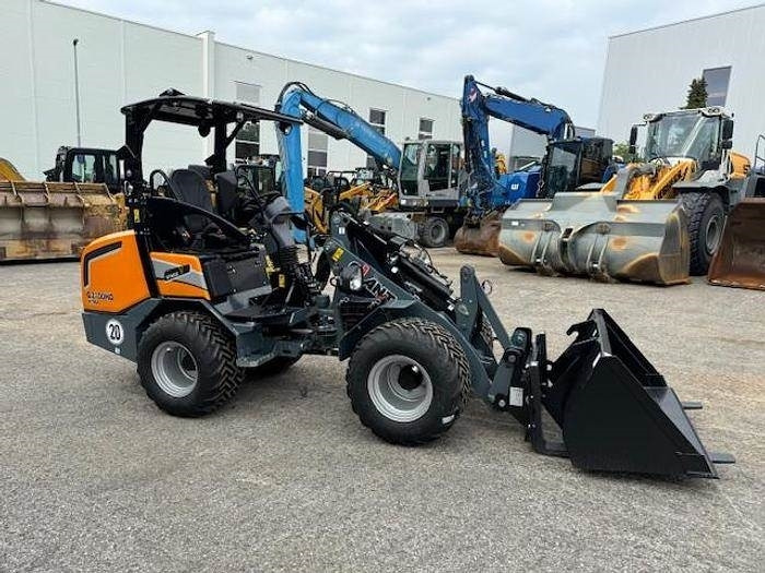 GiANT G2700 X-TRA HD Y  - Chargeuse sur pneus: photos 1 GiANT G2700 X-TRA HD Y  - Chargeuse sur pneus: photos 1