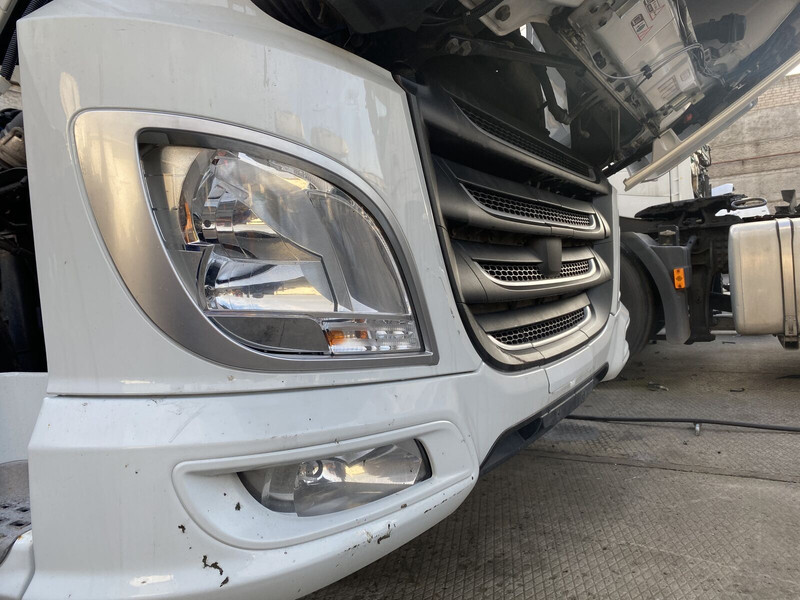 DAF XF 106 - Pare-chocs pour Camion: photos 4 DAF XF 106 - Pare-chocs pour Camion: photos 4