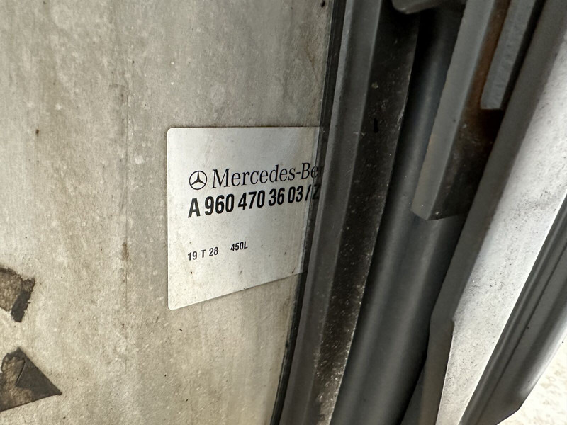 Mercedes-Benz 450L with brackets and step - Réservoir de carburant pour Camion: photos 5 Mercedes-Benz 450L with brackets and step - Réservoir de carburant pour Camion: photos 5