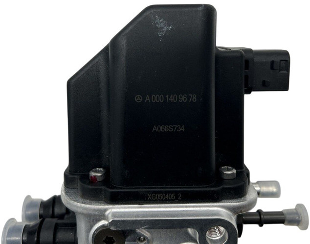 Mercedes-Benz AdBlue pump - Système d'échappement pour Camion: photos 5 Mercedes-Benz AdBlue pump - Système d'échappement pour Camion: photos 5