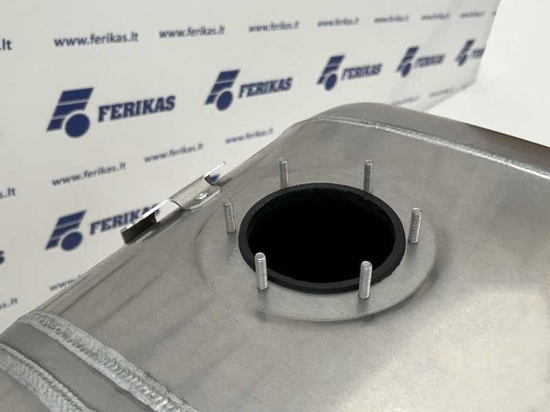 Mercedes-Benz Fuel tank 680L + 120L AdBlue - Réservoir de carburant pour Camion: photos 5 Mercedes-Benz Fuel tank 680L + 120L AdBlue - Réservoir de carburant pour Camion: photos 5