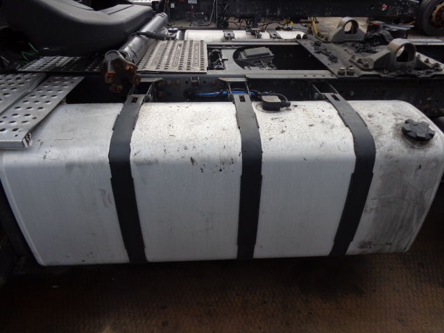 Renault / Volvo Complete aluminum fuel tank new or used 690L - 175cm, wi - Réservoir de carburant pour Camion: photos 1 Renault / Volvo Complete aluminum fuel tank new or used 690L - 175cm, wi - Réservoir de carburant pour Camion: photos 1