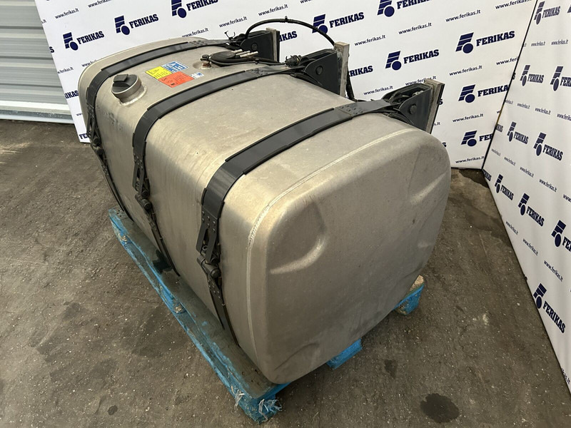 Scania 525L complete fuel tank with fuel optimiser brackets 700x725x124 - Réservoir de carburant pour Camion: photos 3 Scania 525L complete fuel tank with fuel optimiser brackets 700x725x124 - Réservoir de carburant pour Camion: photos 3