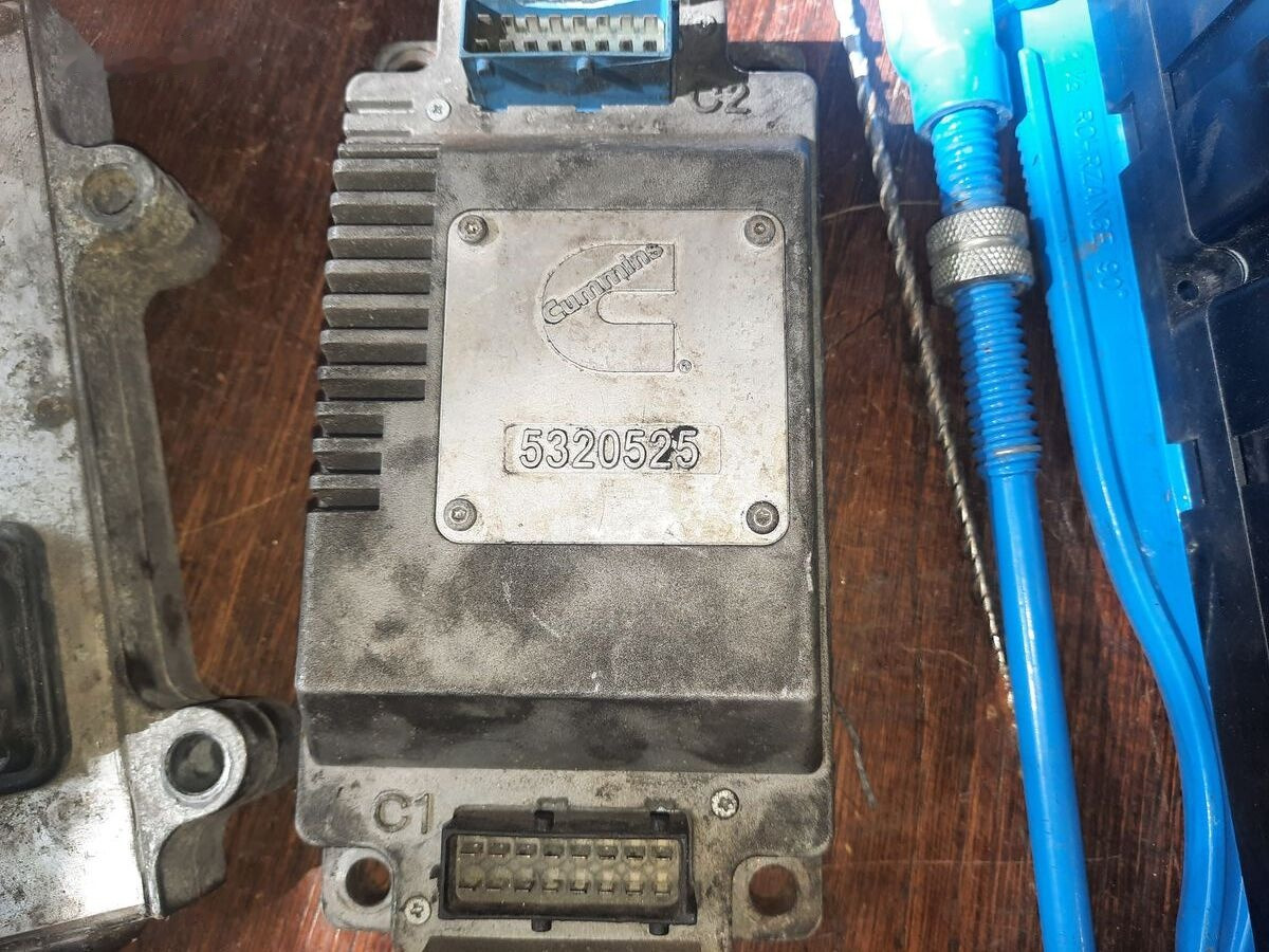 Cummins motor 239Kvt Cummins - Bloc de gestion pour Bus: photos 3 Cummins motor 239Kvt Cummins - Bloc de gestion pour Bus: photos 3