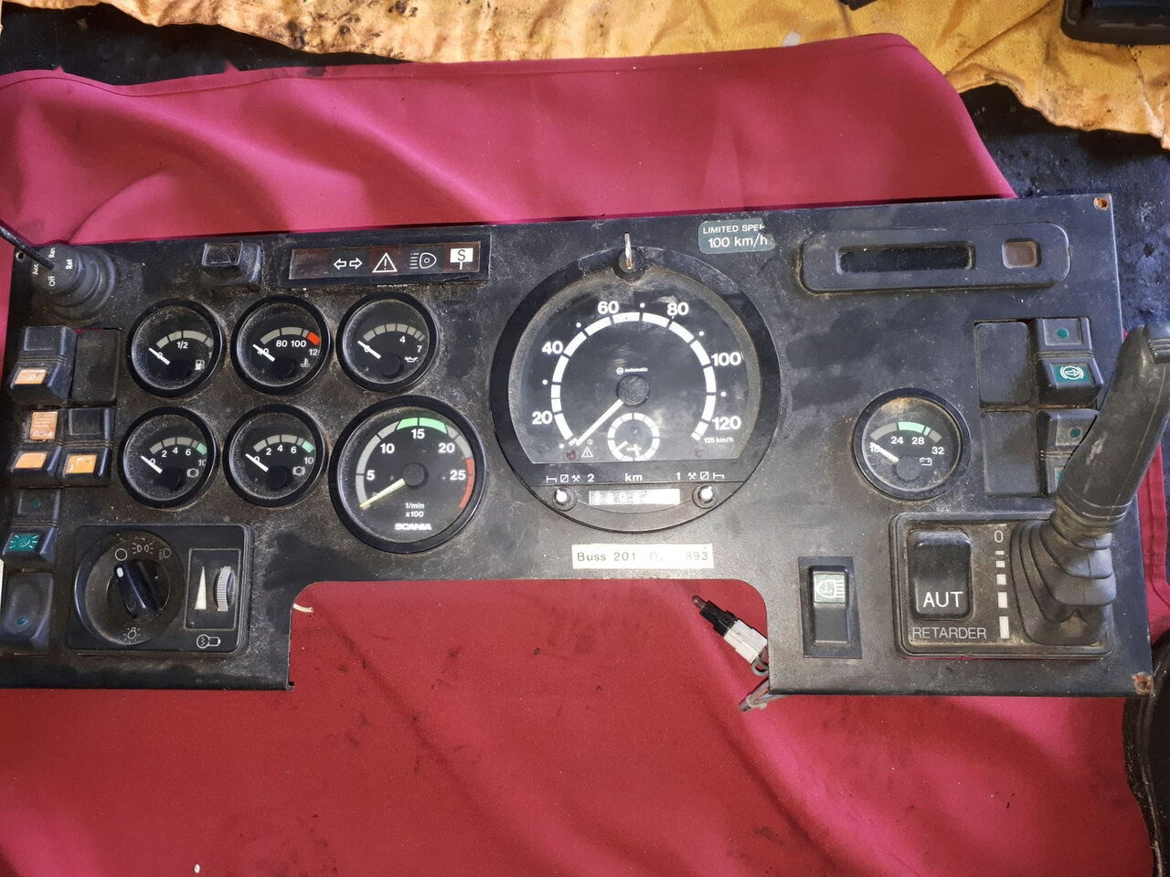 IVECO Mobitec LG2010000-000 Lawo D-76437 .Hanover OL020A.1780556(18568 IVECO Volvo, Mercedes - Panel de instrumentos pour Bus: photos 1 IVECO Mobitec LG2010000-000 Lawo D-76437 .Hanover OL020A.1780556(18568 IVECO Volvo, Mercedes - Panel de instrumentos pour Bus: photos 1