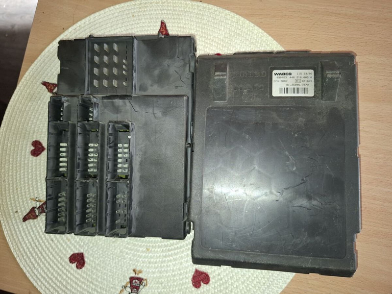 MAN WABCO ECU ZBR2 / 81.25806.7096. - Bloc de gestion: photos 1 MAN WABCO ECU ZBR2 / 81.25806.7096. - Bloc de gestion: photos 1