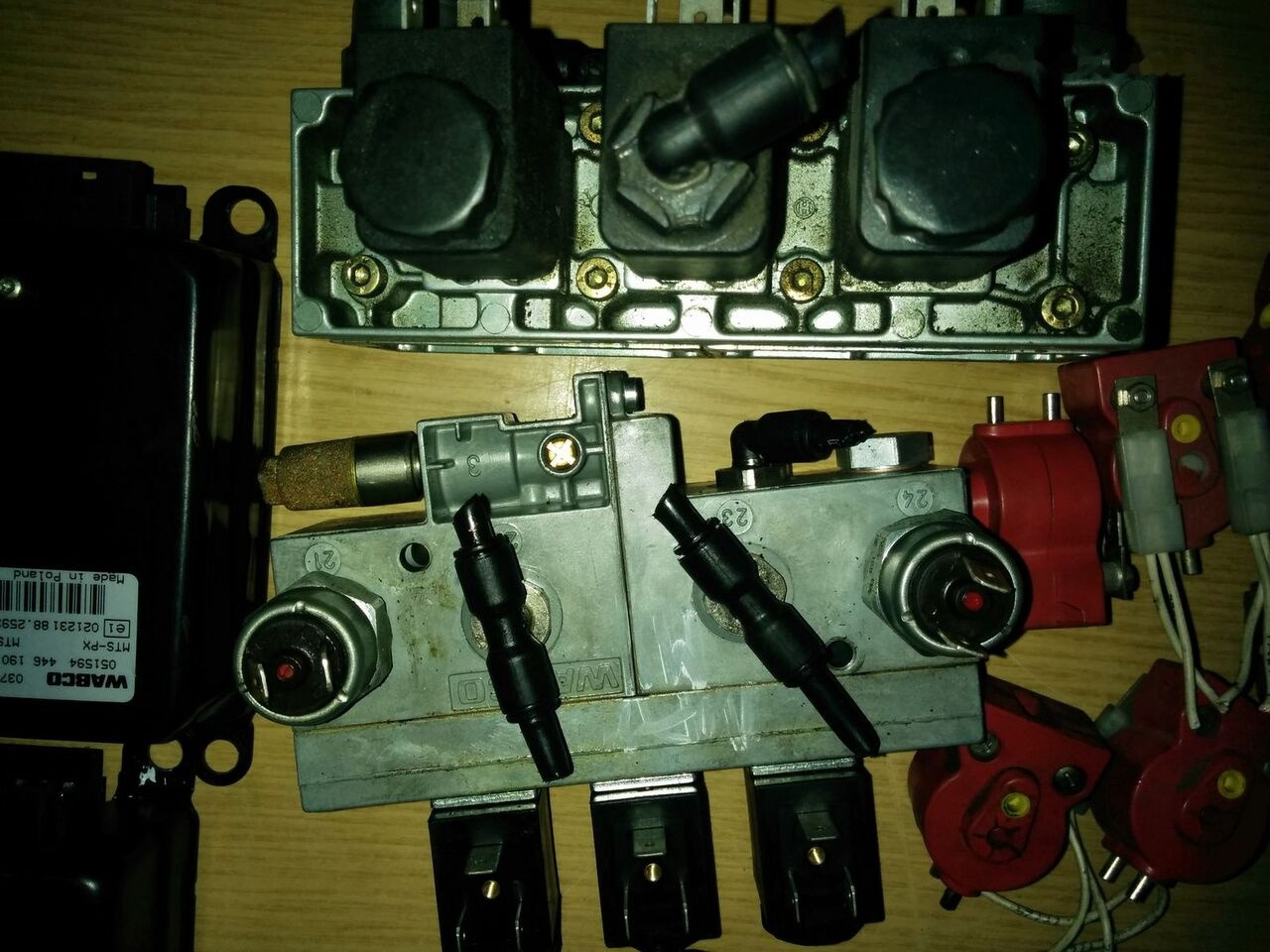 Mercedes-Benz zakrytiya dveri BOSCH 0481500007 Mercedes-Benz Volvo. Scania - Valve de frein pour Bus: photos 5 Mercedes-Benz zakrytiya dveri BOSCH 0481500007 Mercedes-Benz Volvo. Scania - Valve de frein pour Bus: photos 5