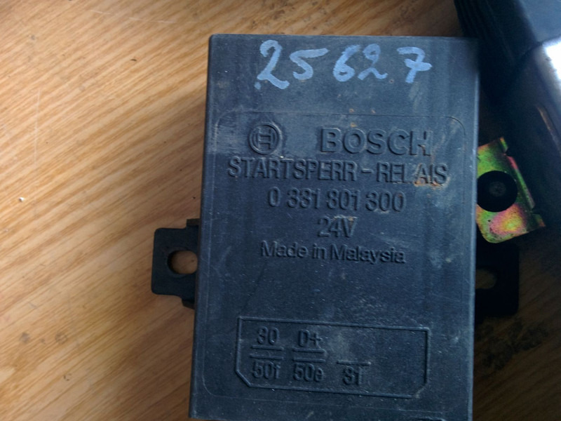 Scania 0485472. 458460 . 0881801800 - Bloc de gestion: photos 5 Scania 0485472. 458460 . 0881801800 - Bloc de gestion: photos 5