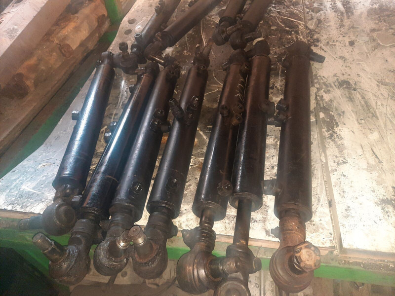 Scania цилиндр гидралический - Commande de gouvernail: photos 2 Scania цилиндр гидралический - Commande de gouvernail: photos 2