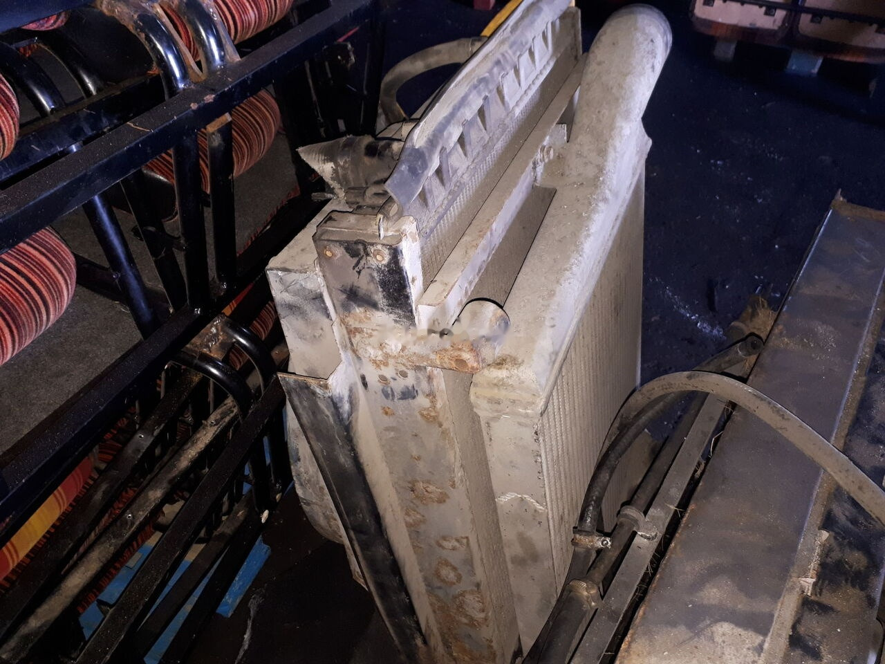 Scania man U Scania VEST/ 124 truck - Radiateur pour Camion: photos 1 Scania man U Scania VEST/ 124 truck - Radiateur pour Camion: photos 1