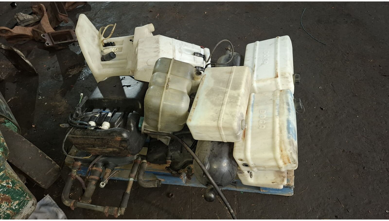 Volvo Scani - Vase d'expansion: photos 2 Volvo Scani - Vase d'expansion: photos 2