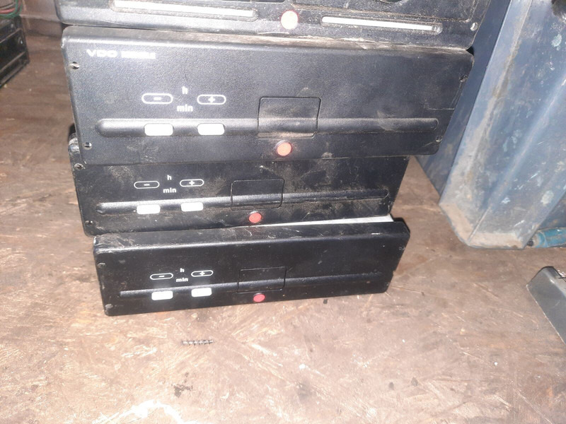 Volvo Video system x-dmr 8 R8 Compact RJ45 - Système électrique: photos 5 Volvo Video system x-dmr 8 R8 Compact RJ45 - Système électrique: photos 5