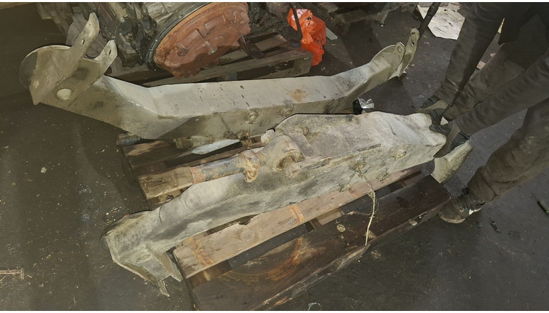 Volvo кронштейн заднего моста мерседес - Suspension du ressort: photos 5 Volvo кронштейн заднего моста мерседес - Suspension du ressort: photos 5