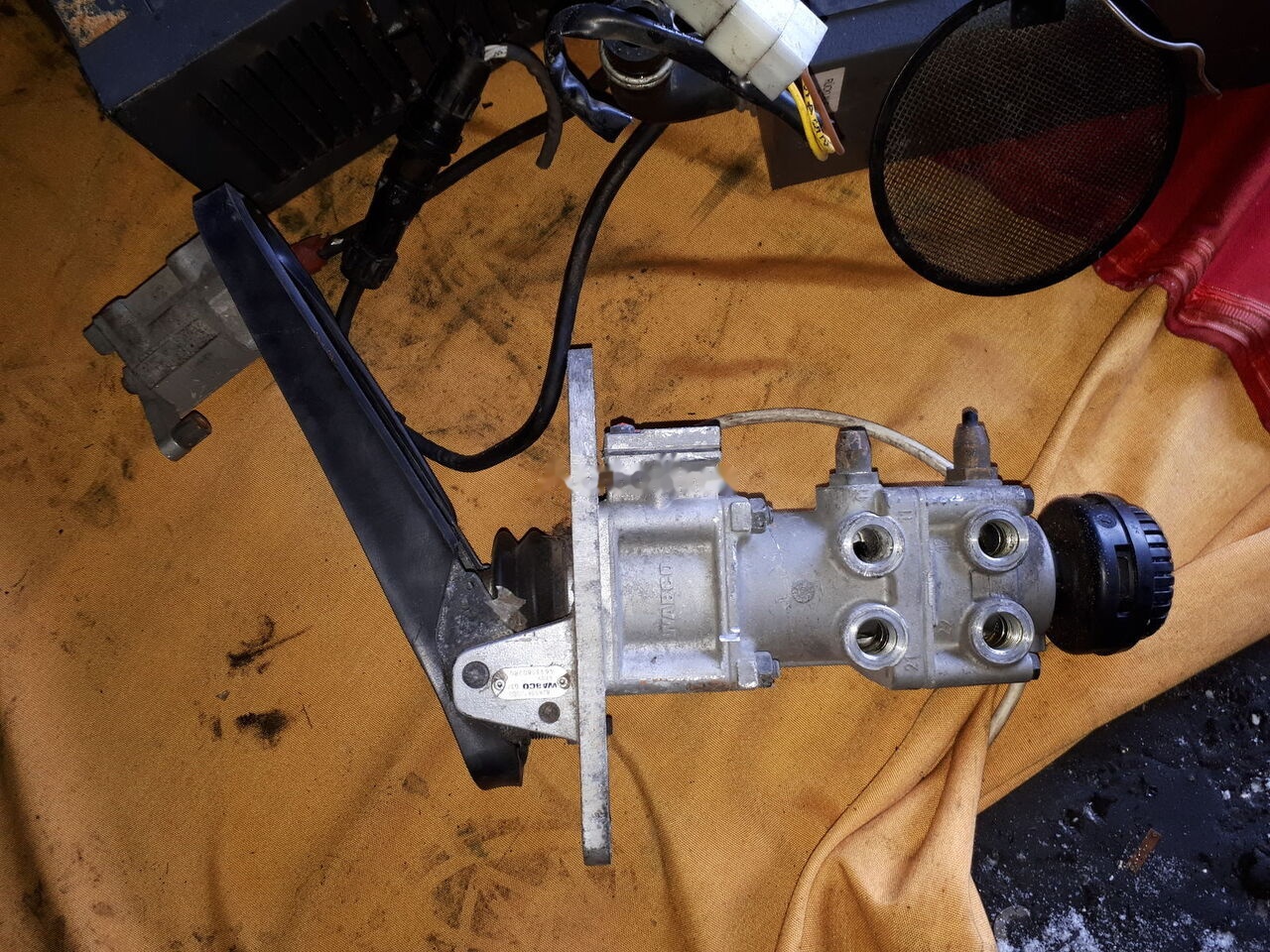 WABCO 3653240180 .4614945081 (82585810000) - Cylindre de frein pour Bus: photos 4 WABCO 3653240180 .4614945081 (82585810000) - Cylindre de frein pour Bus: photos 4